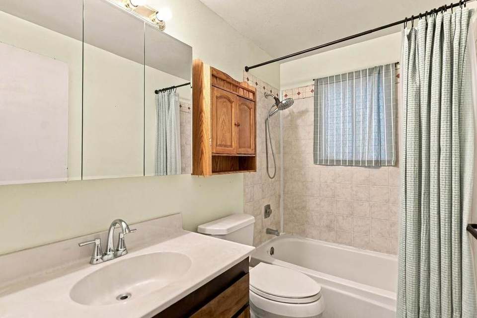 Main floor full bath