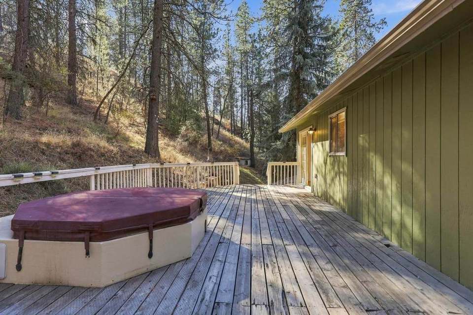 Hot tub on the deck beneath the pines