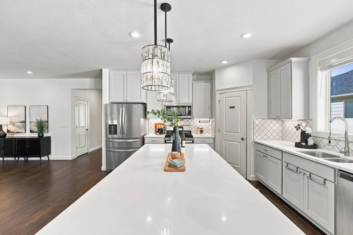 8-foot oversized quartz island